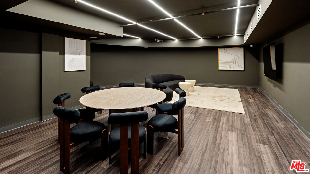 505 S Barrington Ave Unit: 104