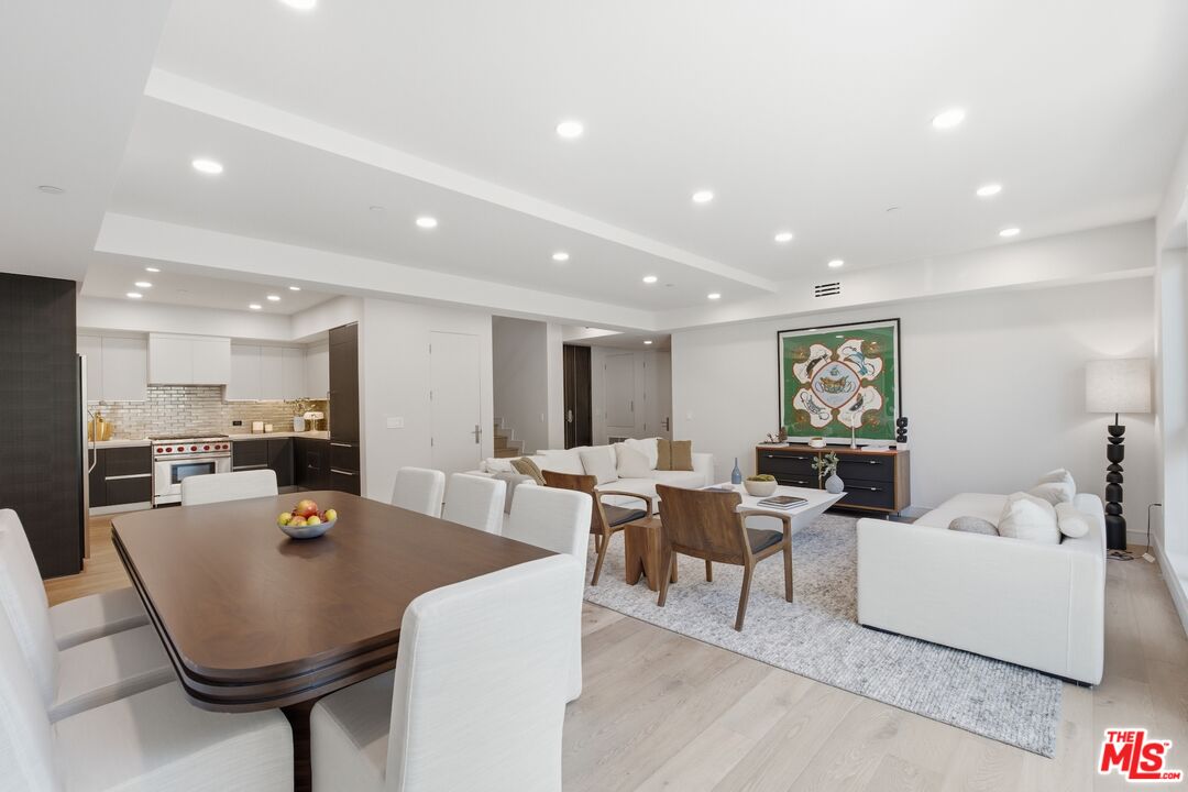505 S Barrington Ave Unit: 104