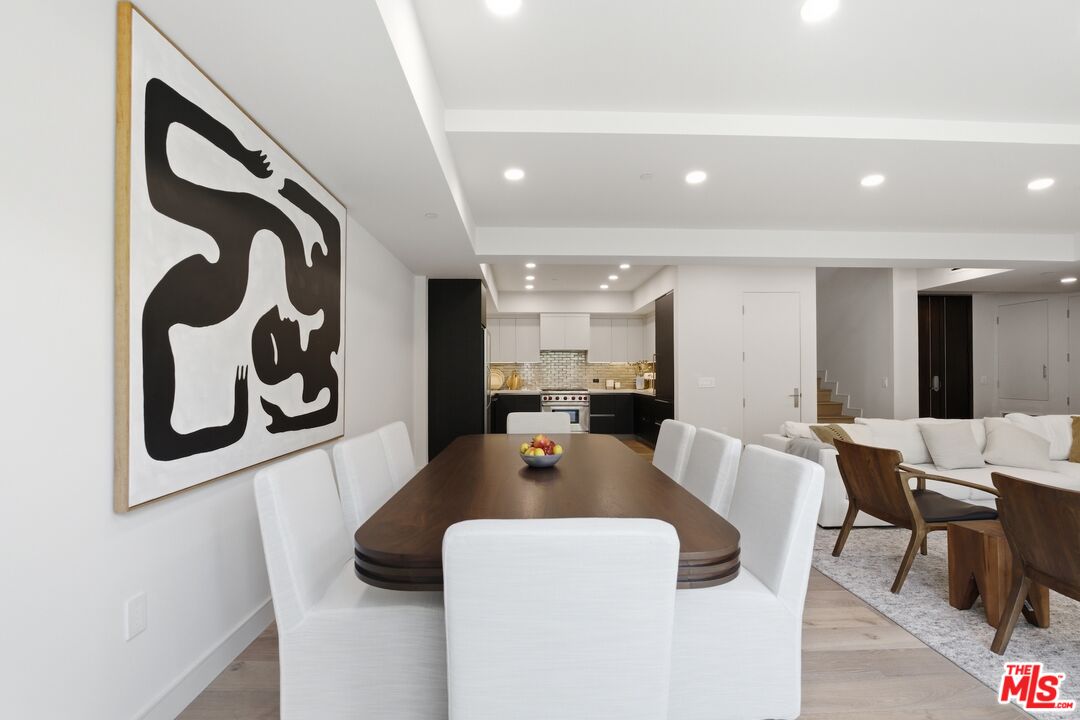 505 S Barrington Ave Unit: 104
