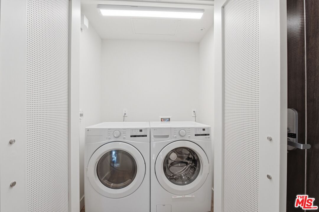 505 S Barrington Ave Unit: 104