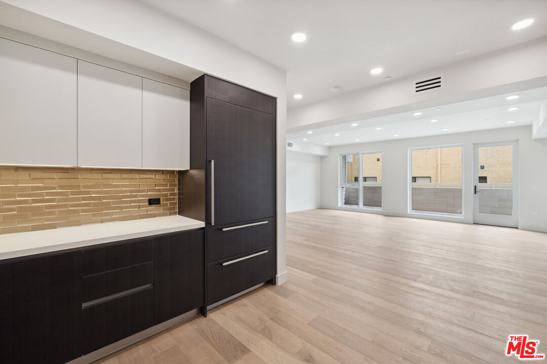 505 S Barrington Ave Unit: 104