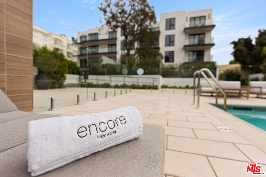 505 S Barrington Ave Unit: 104