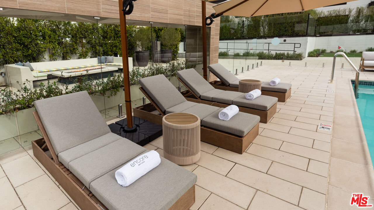 505 S Barrington Ave Unit: 307