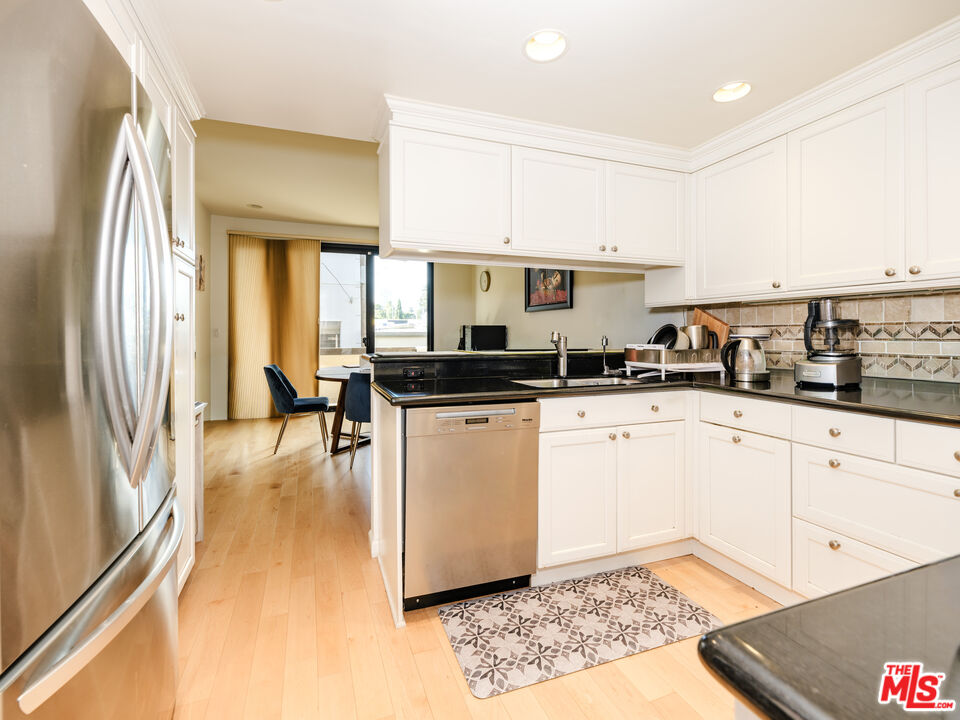 10327 Missouri Ave Unit: 105