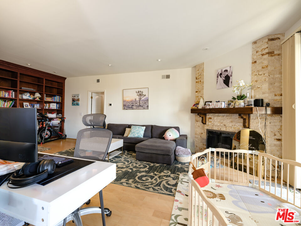 10327 Missouri Ave Unit: 105