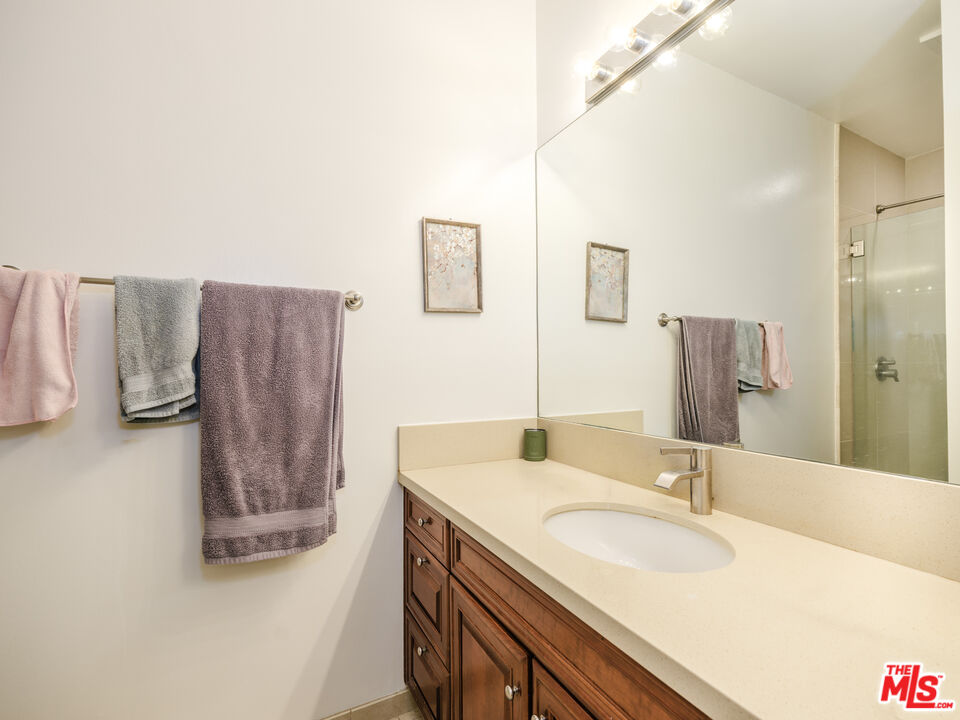 10327 Missouri Ave Unit: 105