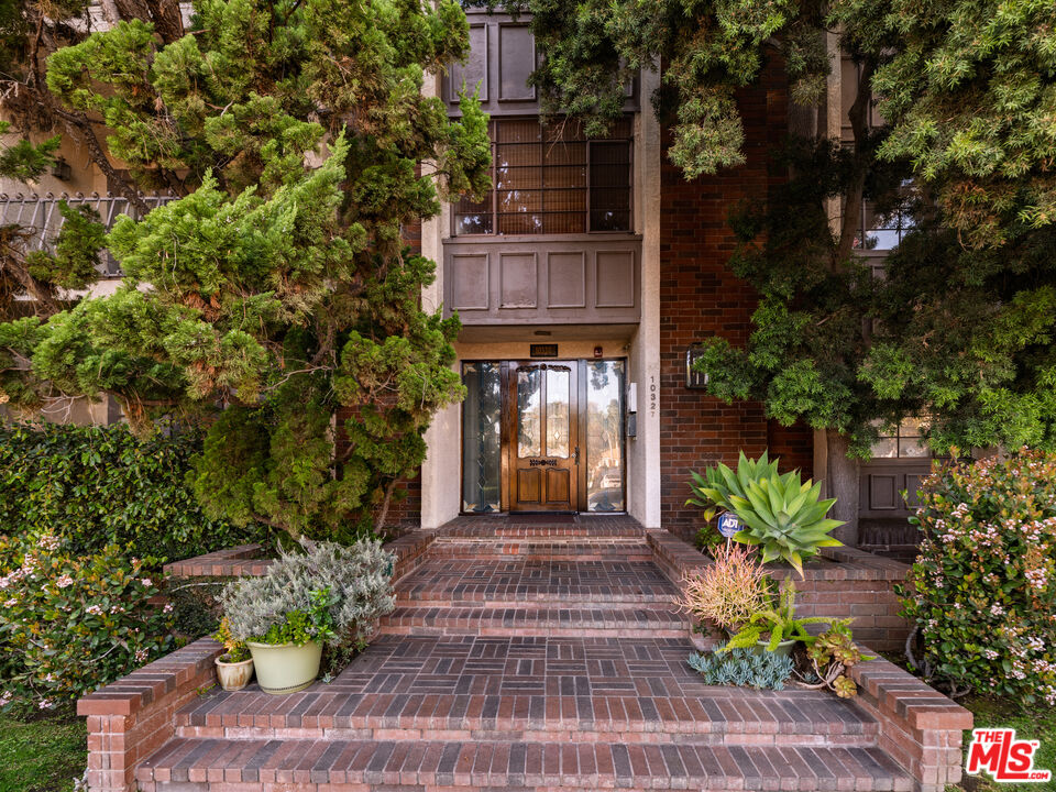 10327 Missouri Ave Unit: 105