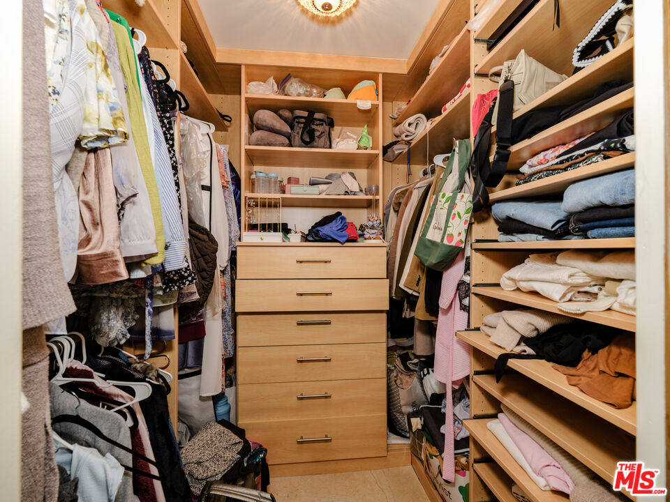 10327 Missouri Ave Unit: 105