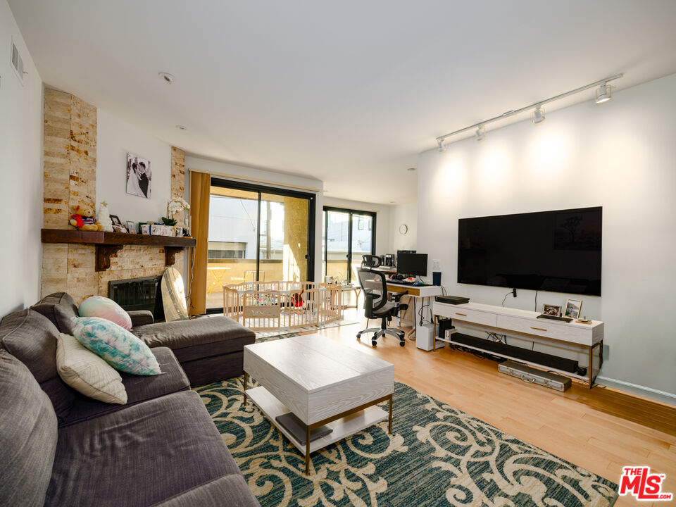 10327 Missouri Ave Unit: 105