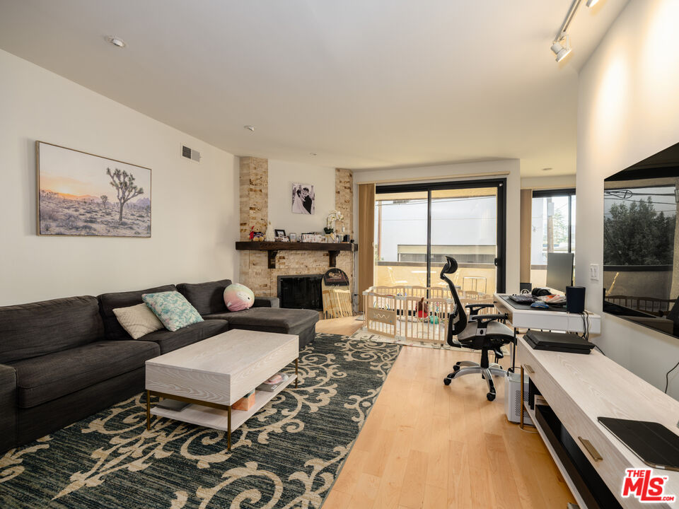 10327 Missouri Ave Unit: 105