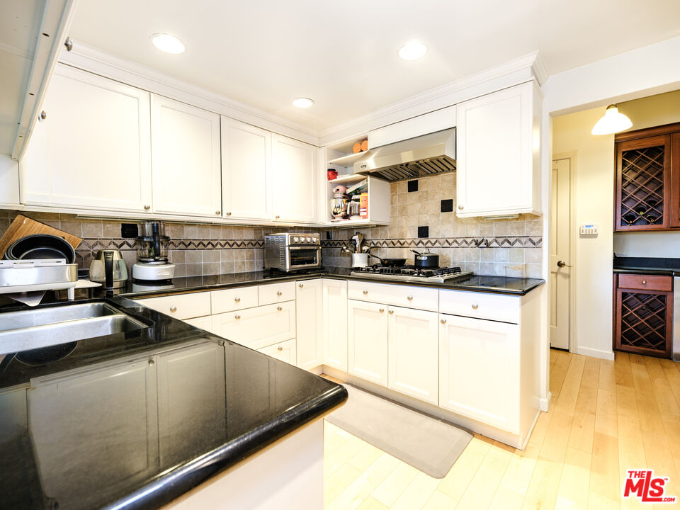 10327 Missouri Ave Unit: 105