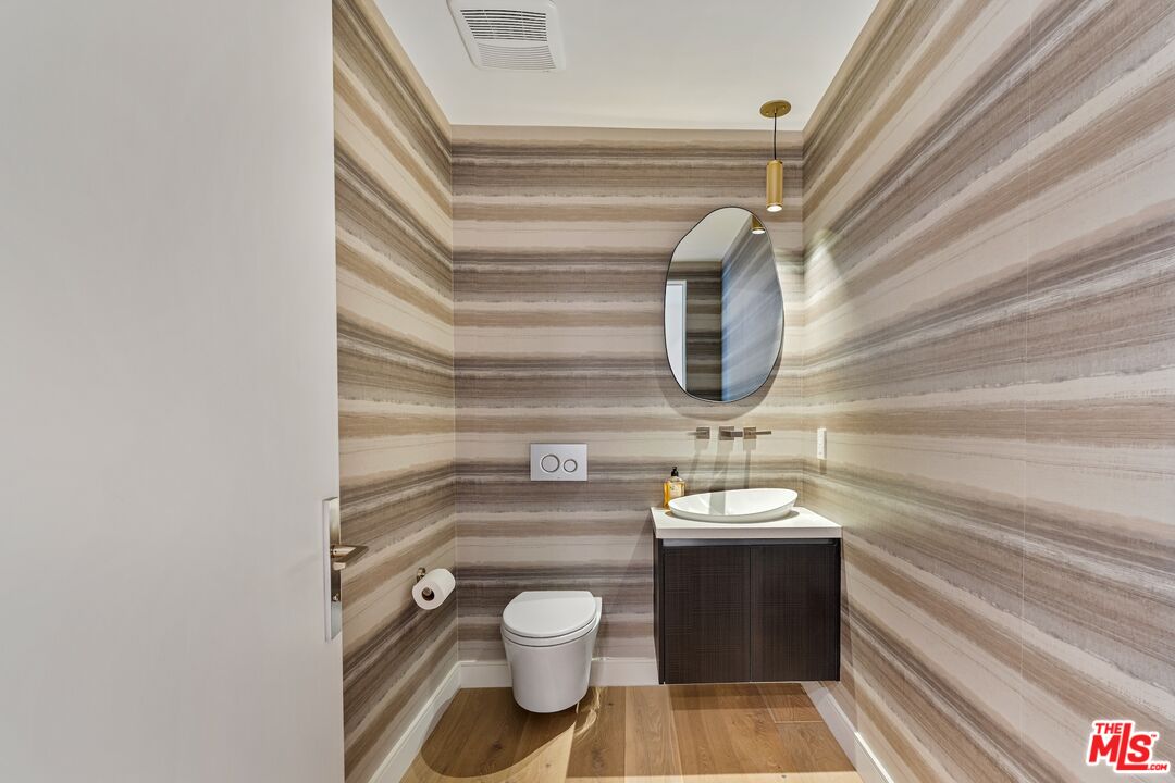 505 S Barrington Ave Unit: 401