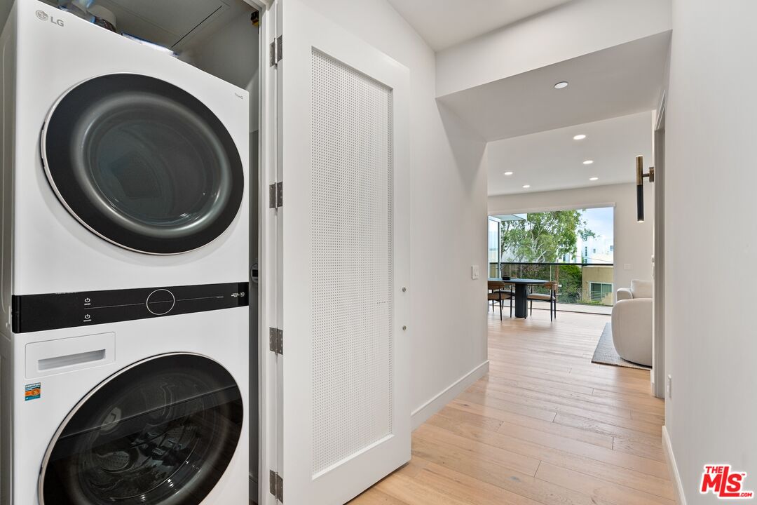 505 S Barrington Ave Unit: 401