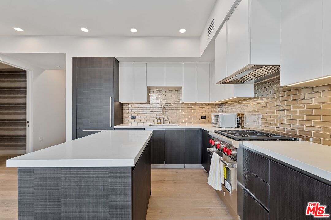 505 S Barrington Ave Unit: 401