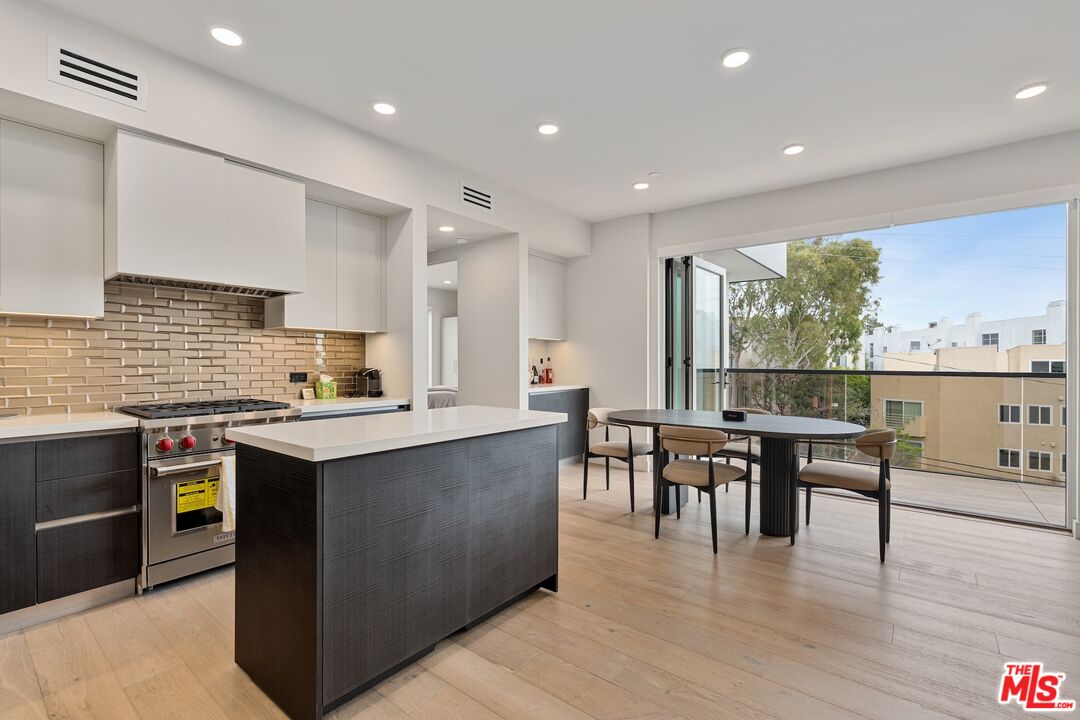 505 S Barrington Ave Unit: 401