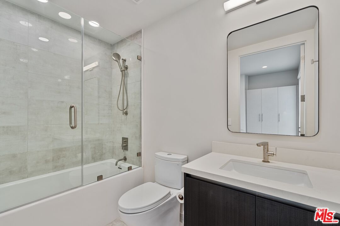 505 S Barrington Ave Unit: 401