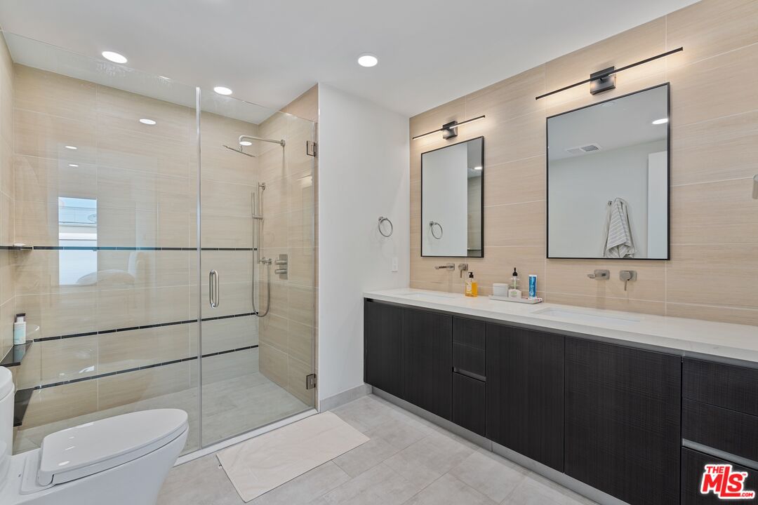 505 S Barrington Ave Unit: 401