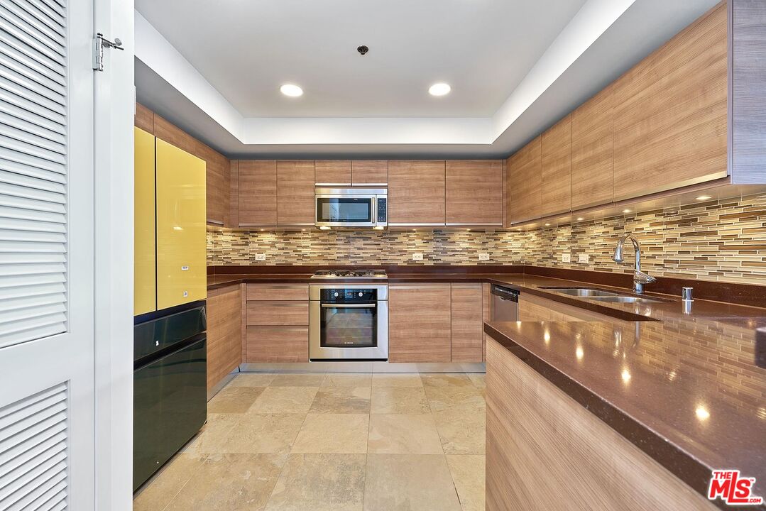 3785 Wilshire Blvd Unit: 2008