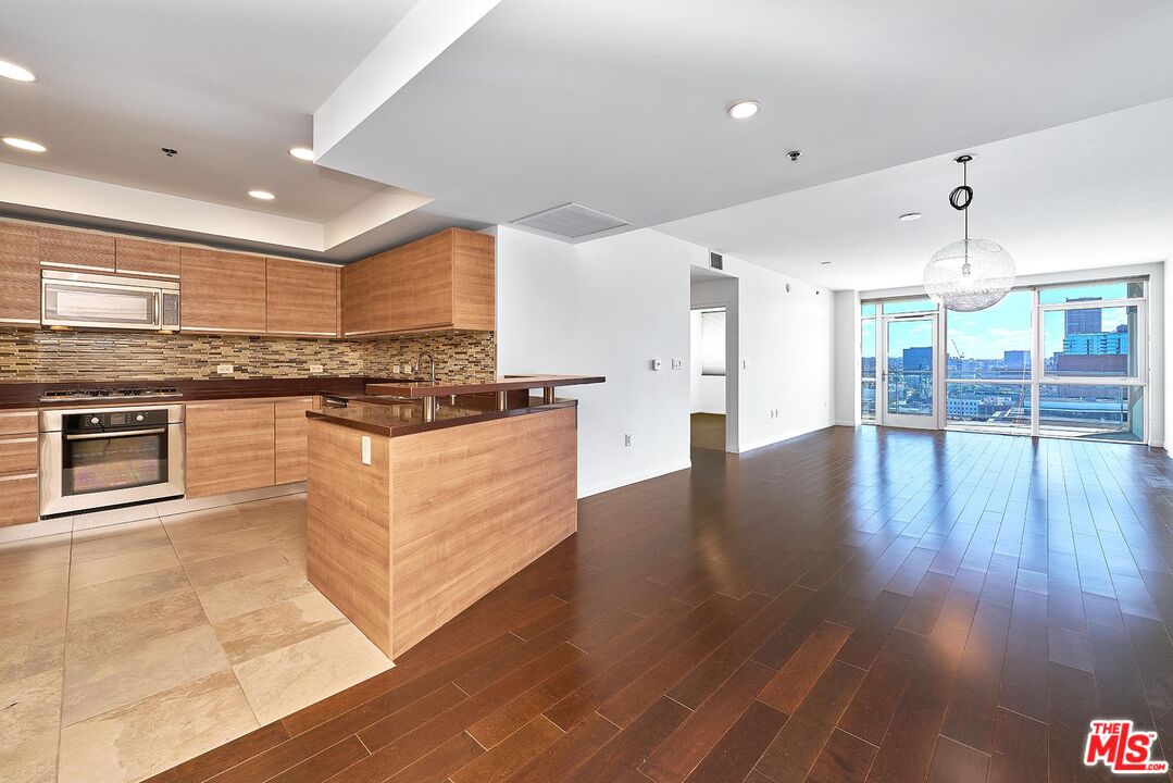 3785 Wilshire Blvd Unit: 2008