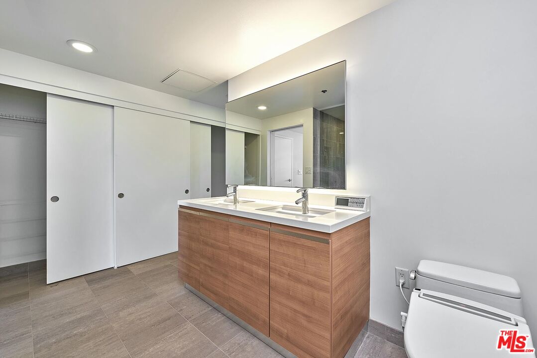 3785 Wilshire Blvd Unit: 2008