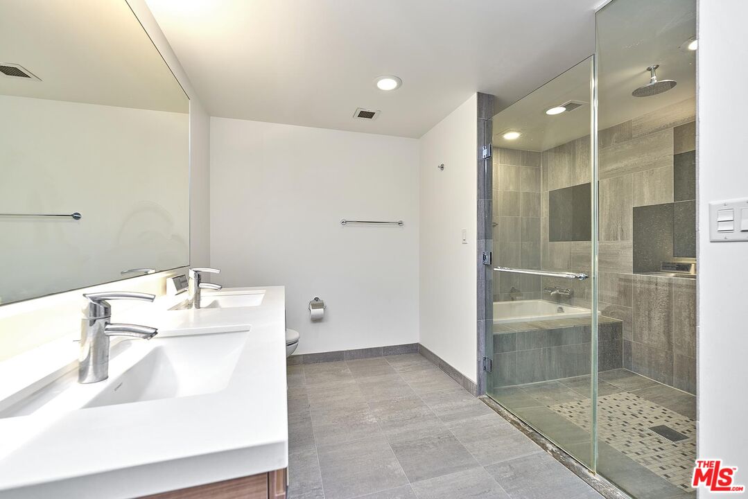 3785 Wilshire Blvd Unit: 2008