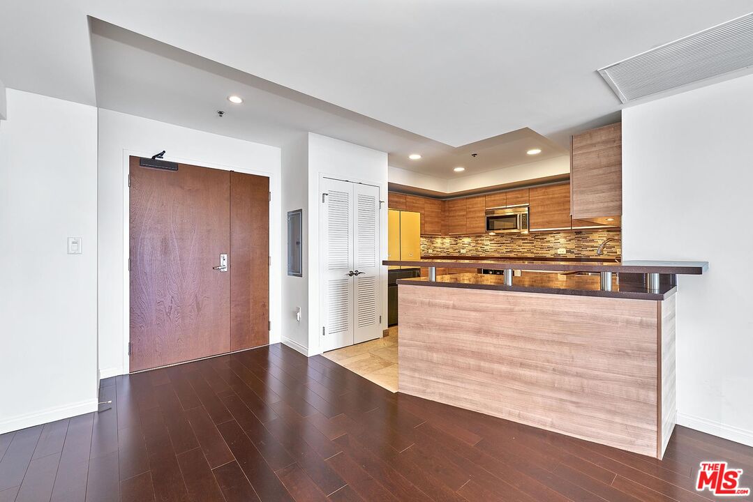 3785 Wilshire Blvd Unit: 2008