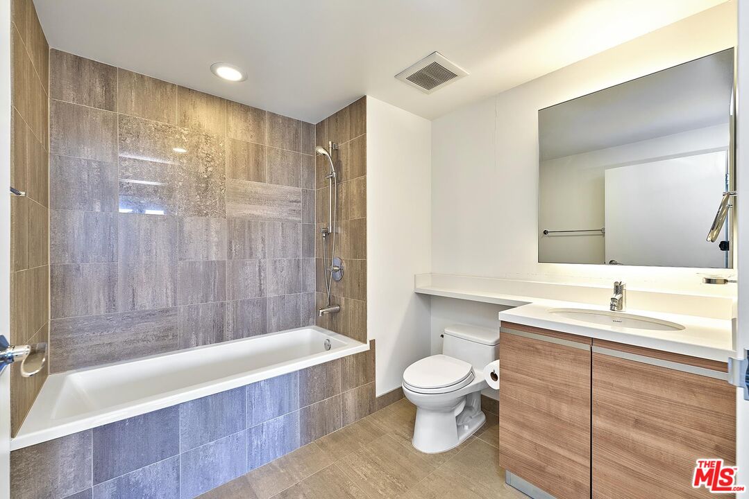 3785 Wilshire Blvd Unit: 2008