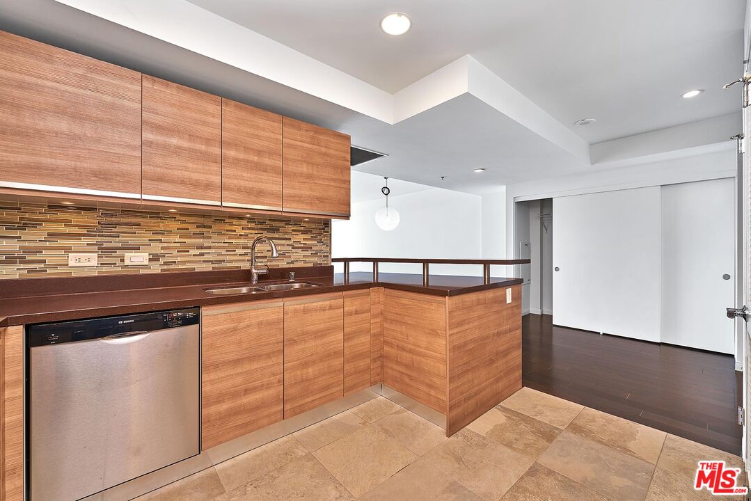 3785 Wilshire Blvd Unit: 2008