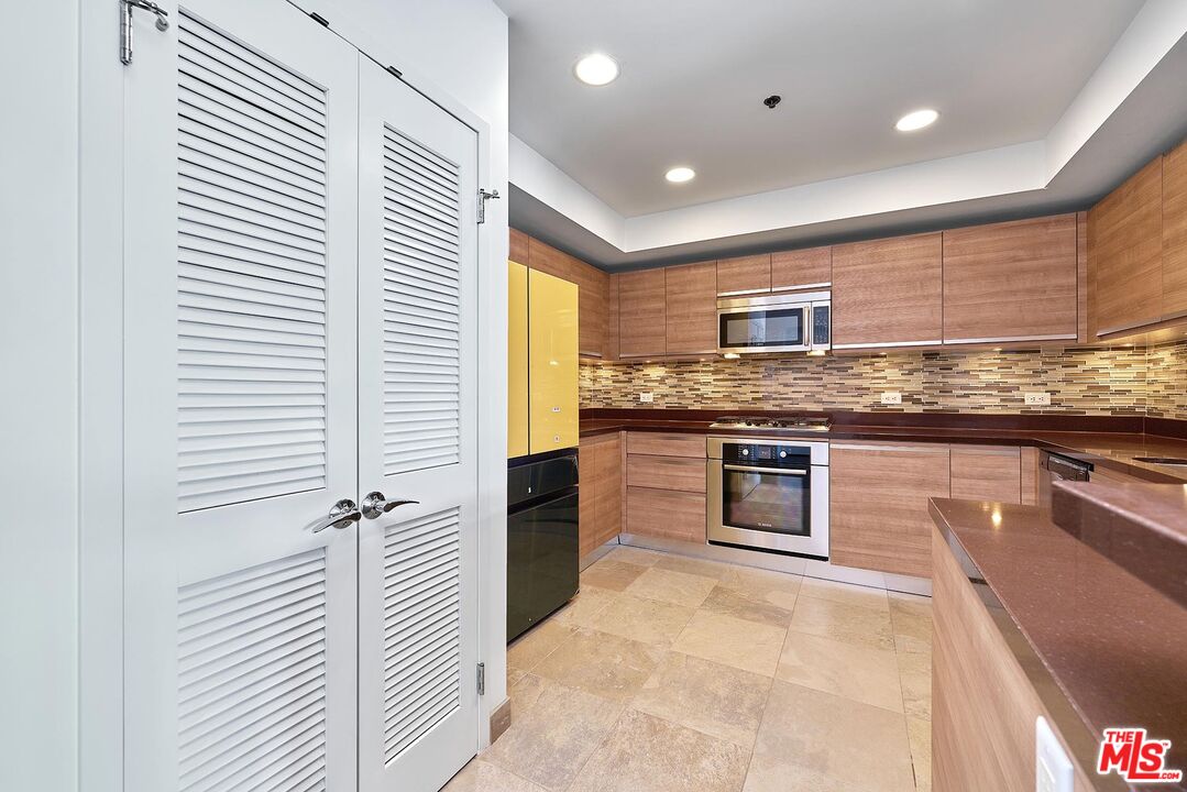 3785 Wilshire Blvd Unit: 2008