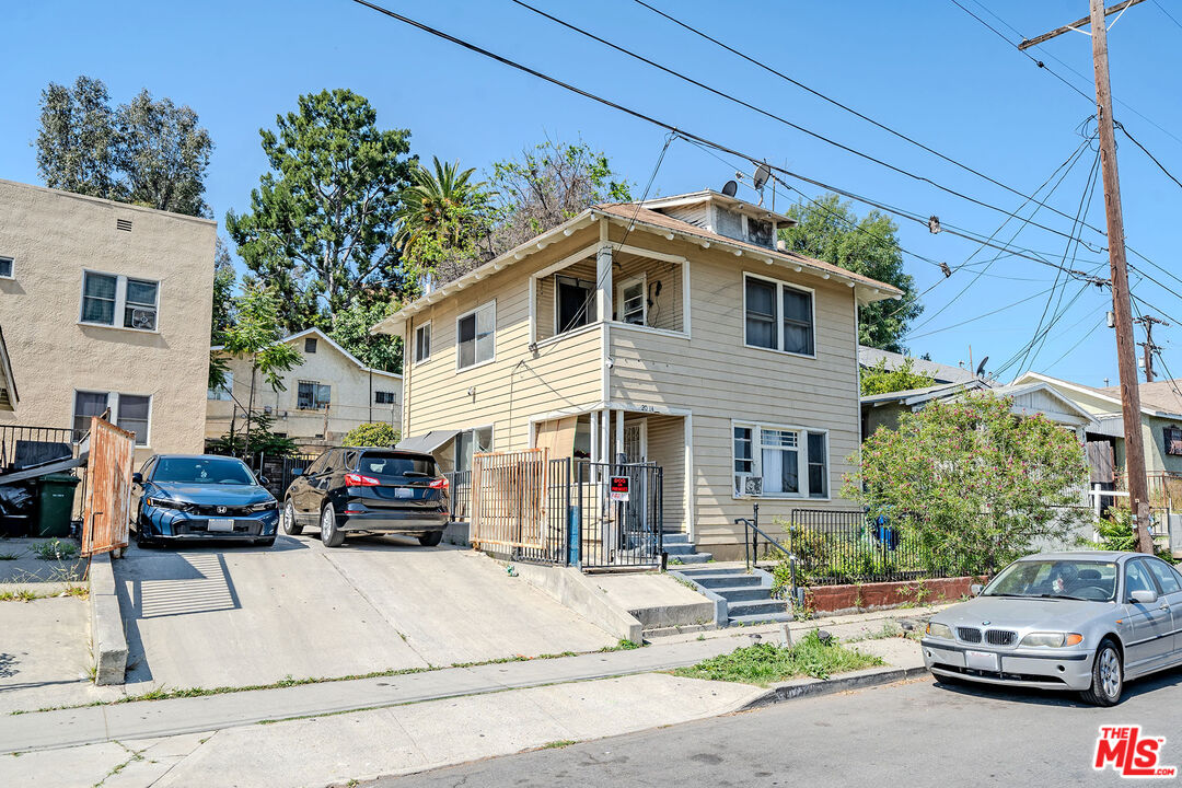 649 N Cummings St