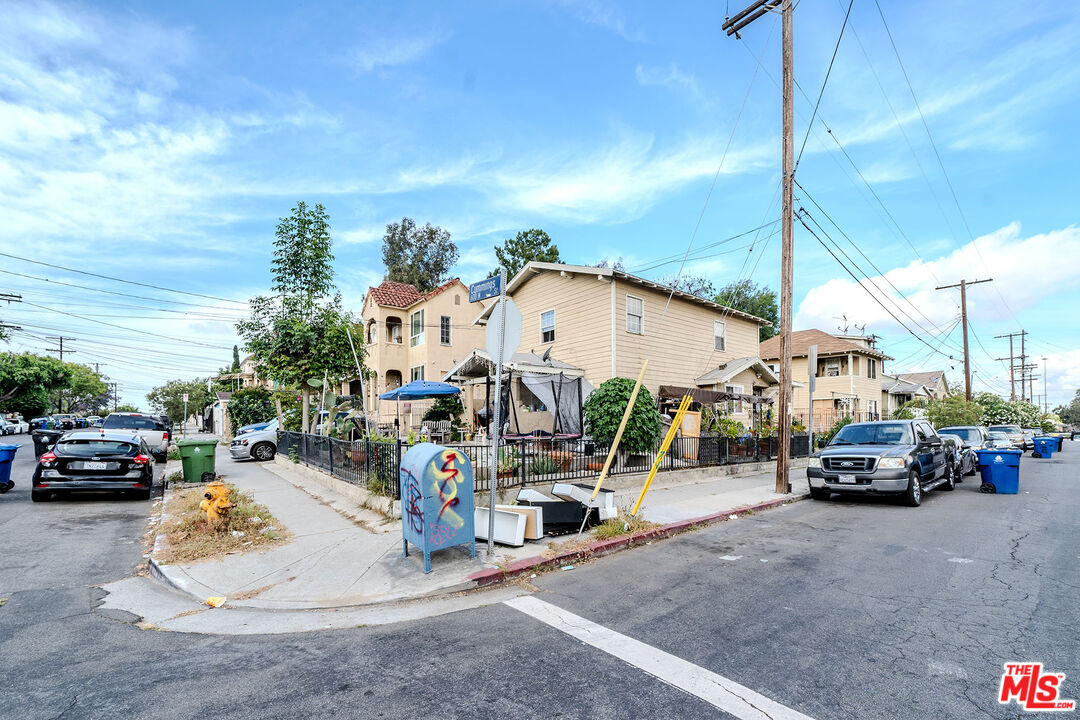 649 N Cummings St