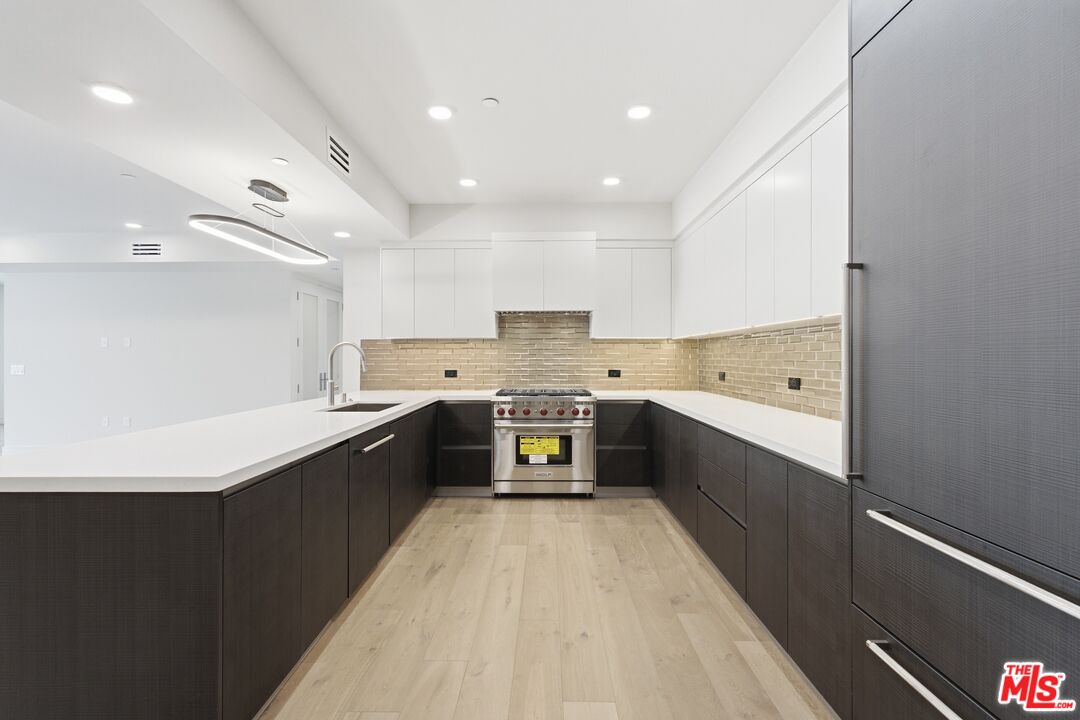 505 S Barrington Ave Unit: 202