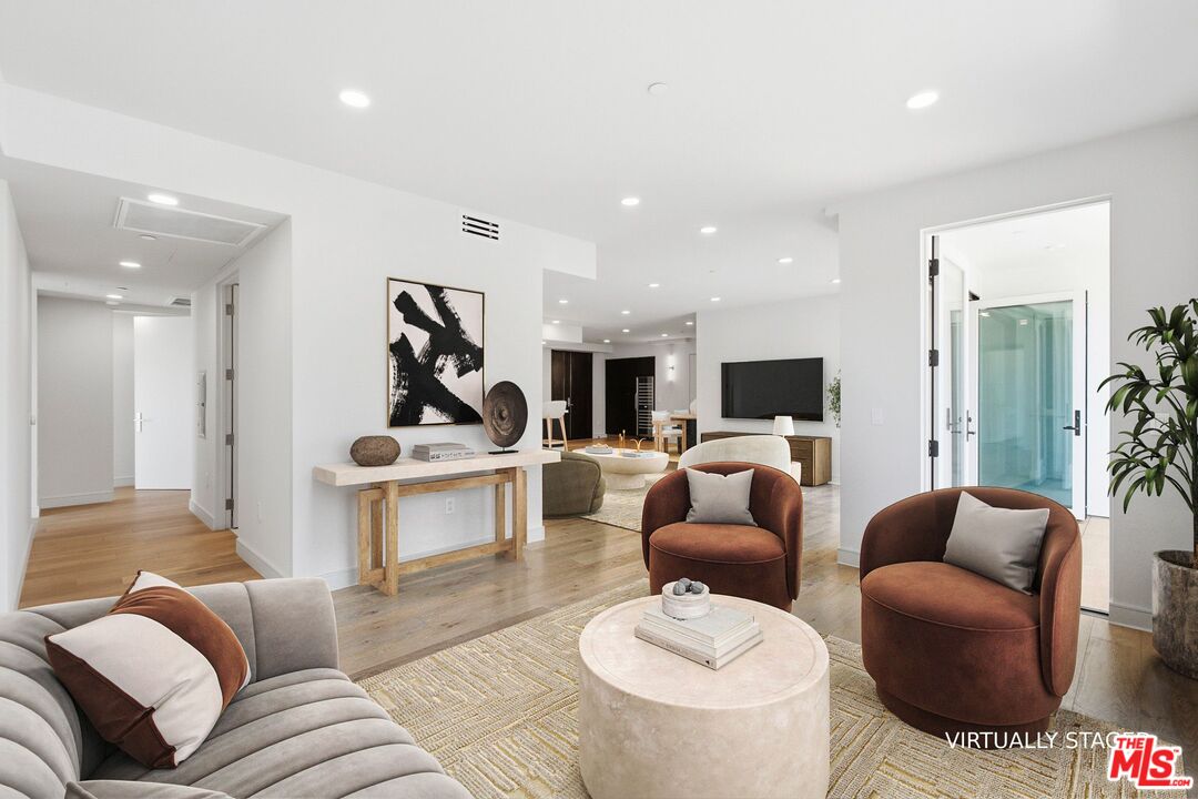 505 S Barrington Ave Unit: 202