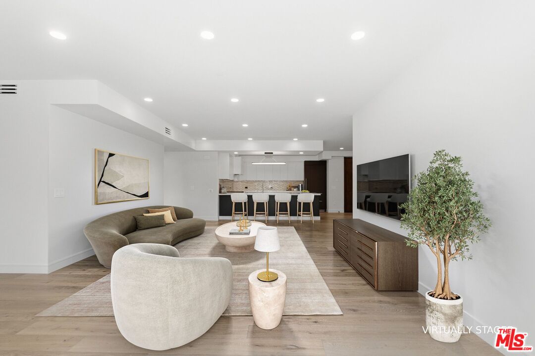 505 S Barrington Ave Unit: 202