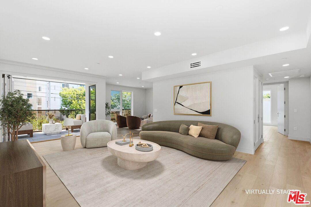 505 S Barrington Ave Unit: 202
