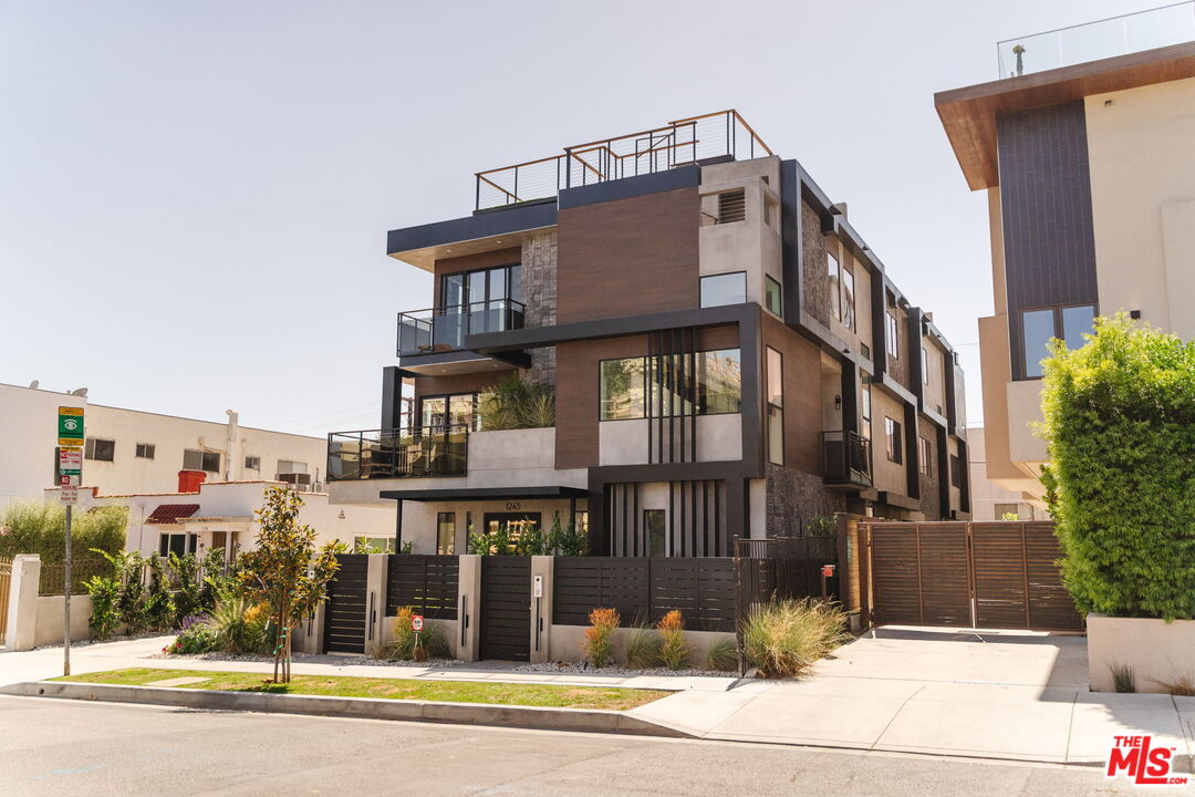 1245 N Formosa Ave Unit: B