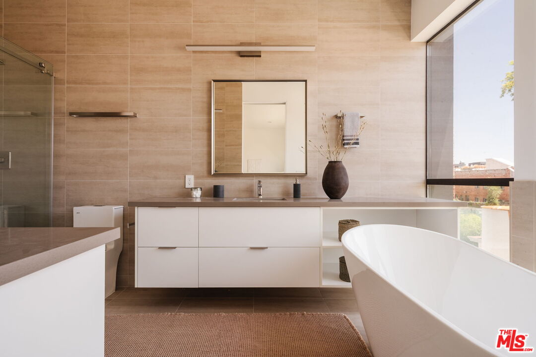 1245 N Formosa Ave Unit: B