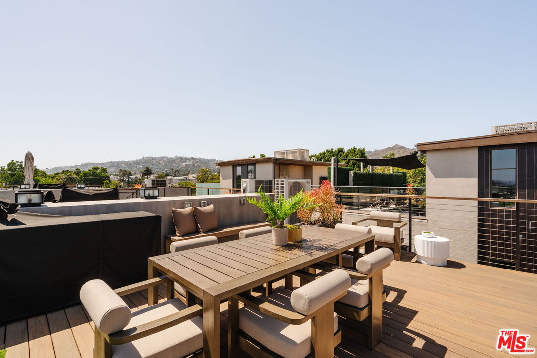 1245 N Formosa Ave Unit: B