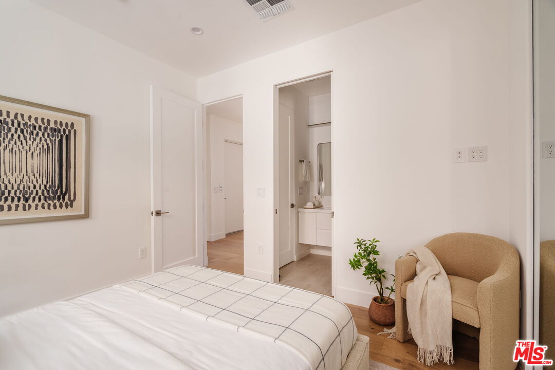 1245 N Formosa Ave Unit: B