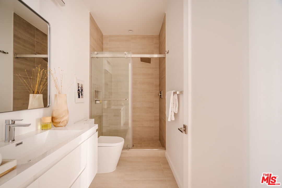 1245 N Formosa Ave Unit: B