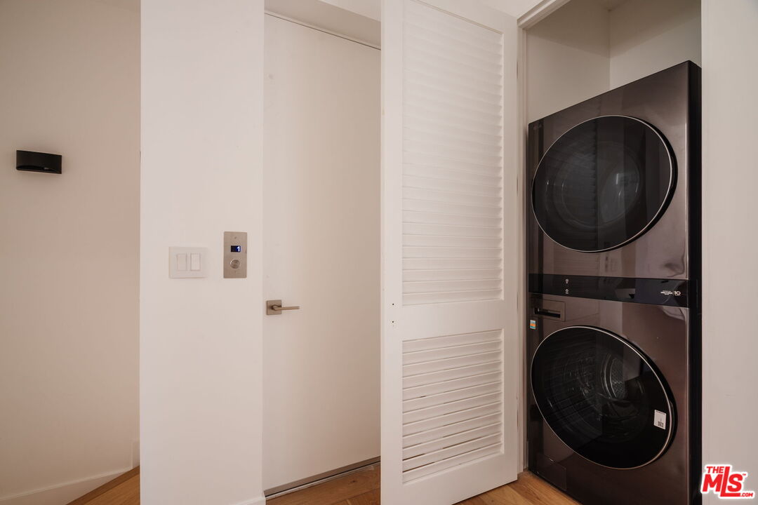 1245 N Formosa Ave Unit: B