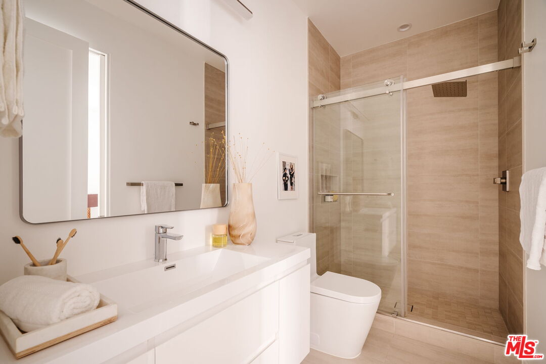 1245 N Formosa Ave Unit: B