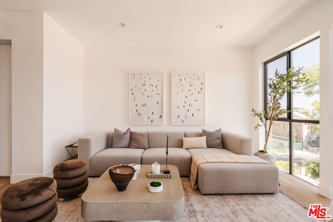 1245 N Formosa Ave Unit: B