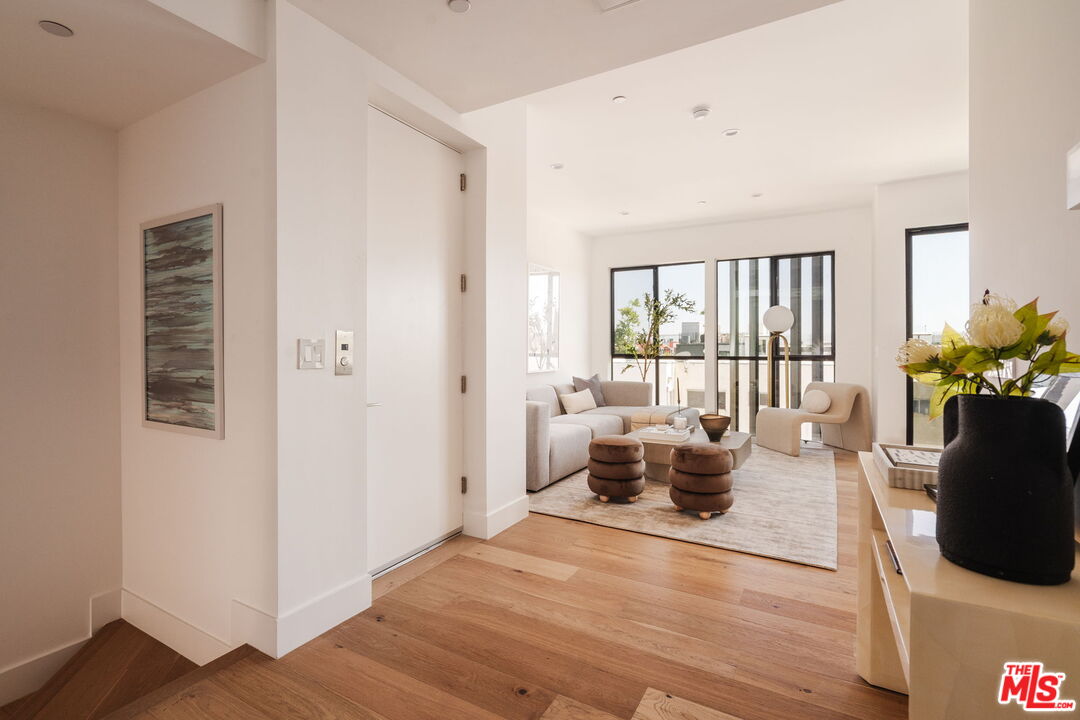 1245 N Formosa Ave Unit: B