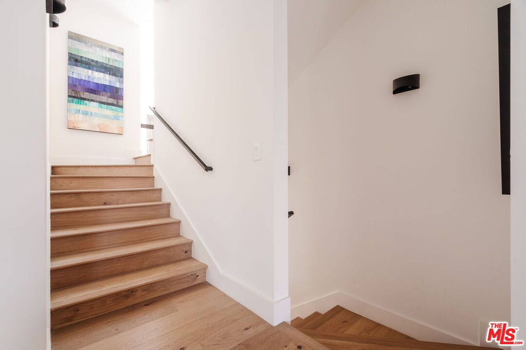 1245 N Formosa Ave Unit: B