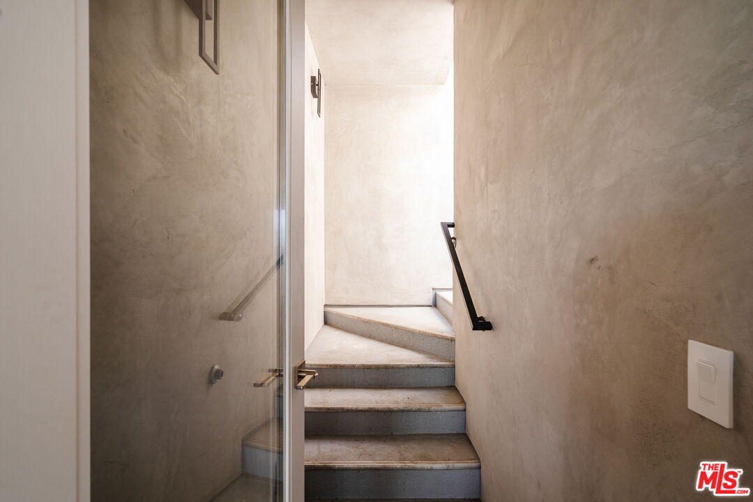 1245 N Formosa Ave Unit: B