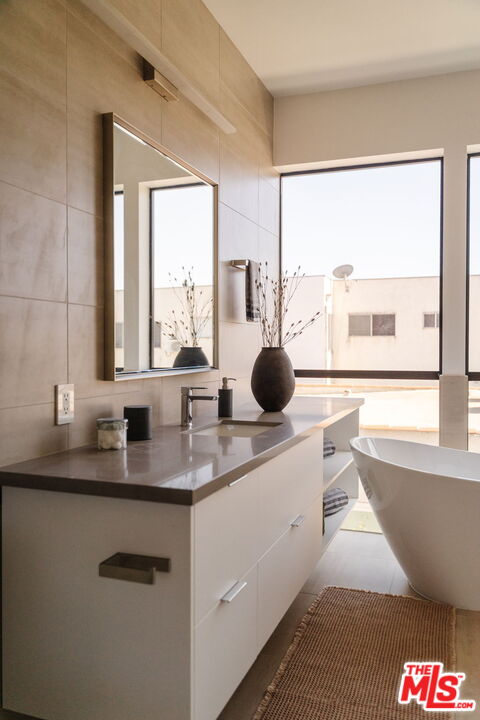 1245 N Formosa Ave Unit: B