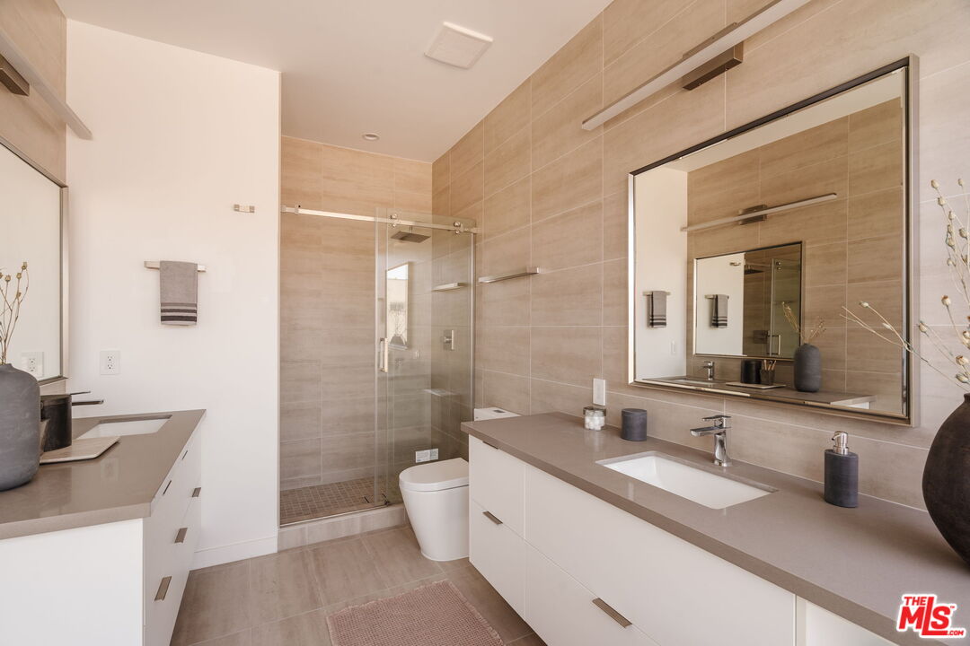 1245 N Formosa Ave Unit: B