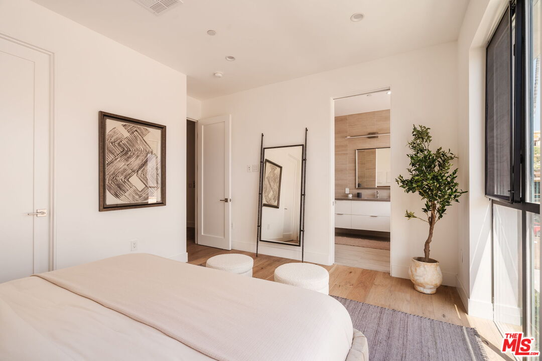 1245 N Formosa Ave Unit: B