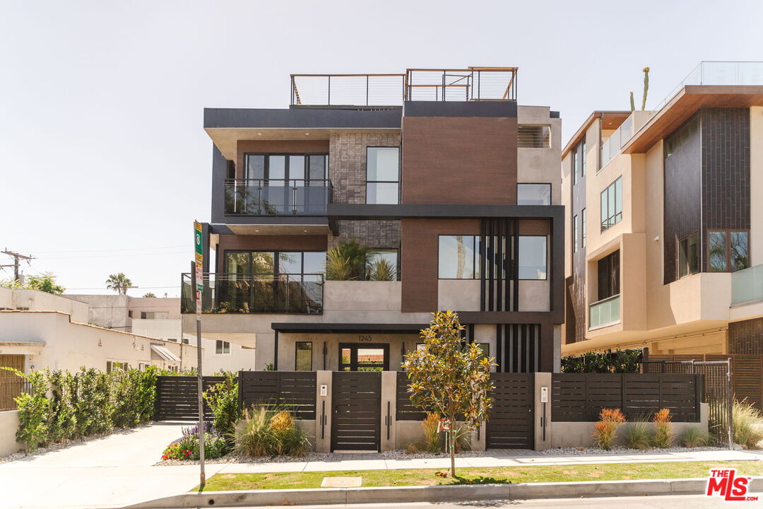1245 N Formosa Ave Unit: B